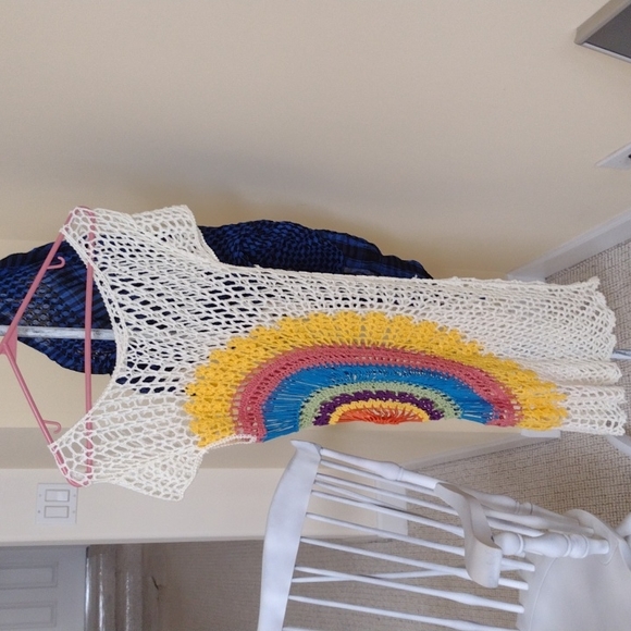 Adorable crochet top. - Picture 3 of 3